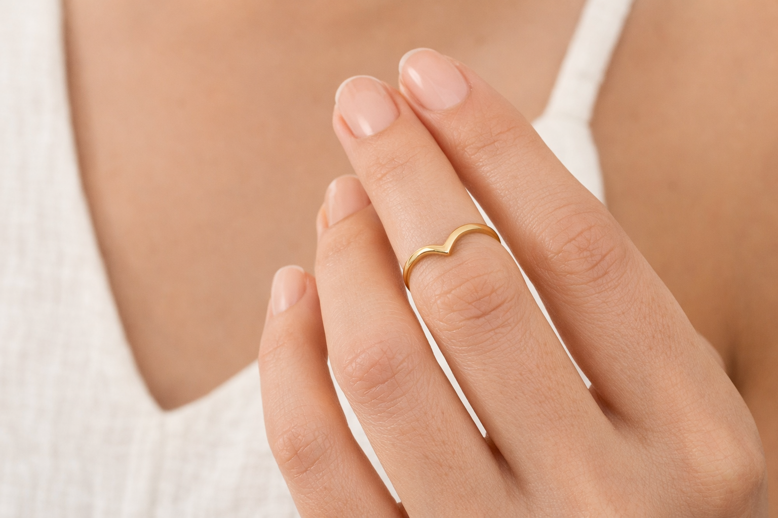 Anillo Midi en V (Chevron) en Oro 14K – Talla 3