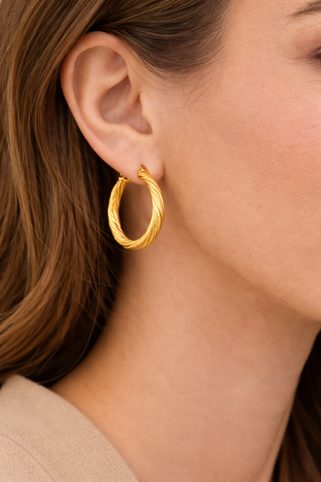 Aretes Argolla Trenzada Texturizada 3mm en Oro 10K (Varios Tamaños)