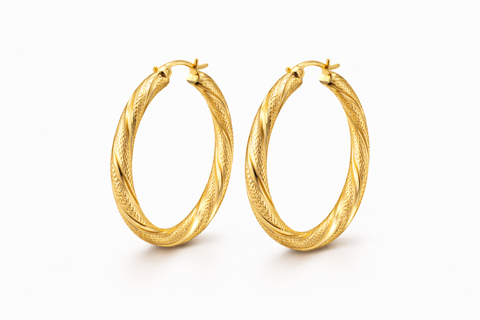 Aretes Argolla Trenzada Texturizada 3mm en Oro 10K (Varios Tamaños)