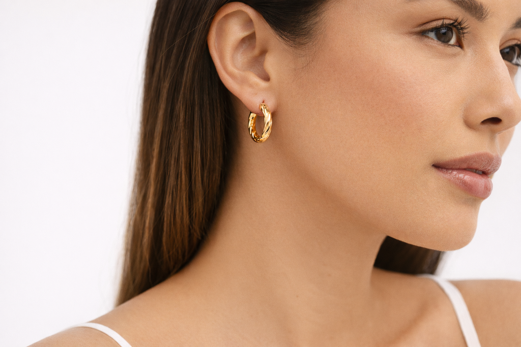 Aretes Argolla Trenzada Mini 4mm en Oro 10K